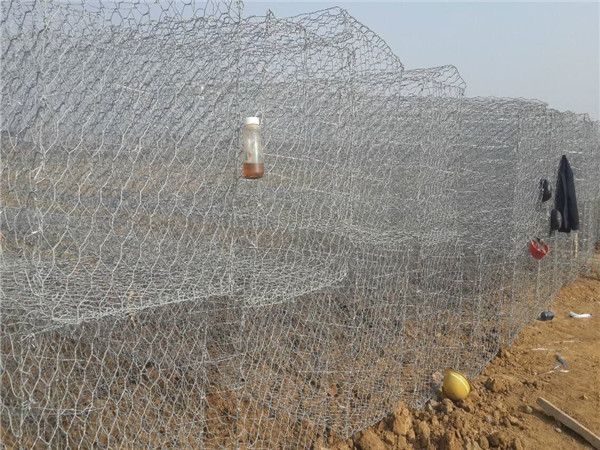 格賓石籠網(wǎng)具有極高的柔性是普通防護產(chǎn)品不能比的 格賓石籠網(wǎng)具有極高的柔性是普通防護產(chǎn)品不能比的